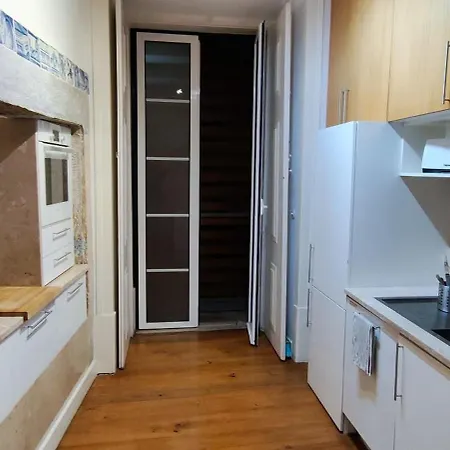 Modern 4-Bedroom Apartment In Bairro Alto, Lisbon 아파트 *