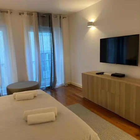 아파트 Modern 4-Bedroom Apartment In Bairro Alto, Lisbon
