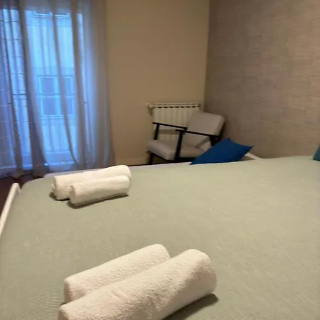 아파트 Modern 4-Bedroom Apartment In Bairro Alto, Lisbon *