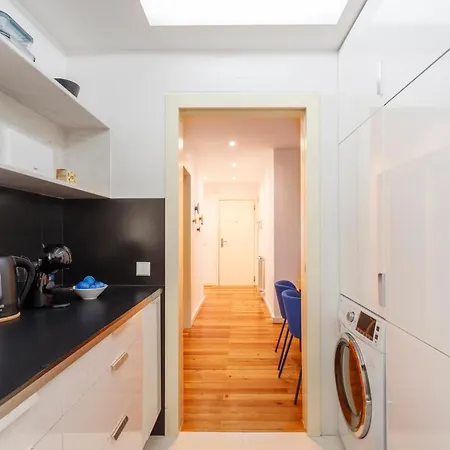 Modern 4-bedroom In Bairro Alto, Lisboa