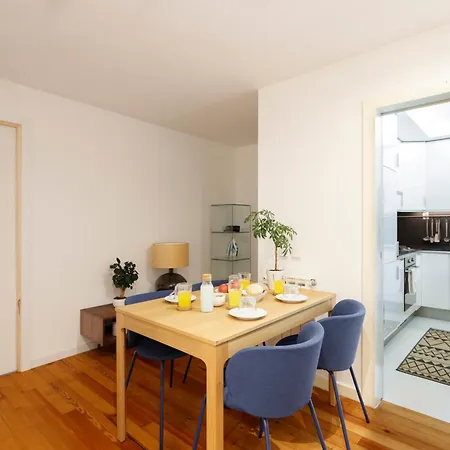 Modern 4-bedroom In Bairro Alto, Apartamento Lisboa